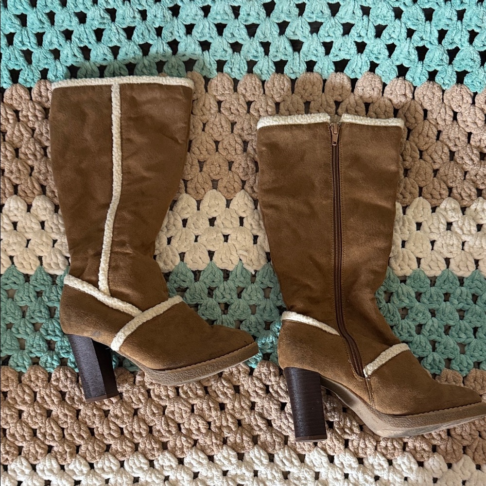 FIONI Faux Suede Tan Heeled Knee High Boots Faux Fur Cream Trim Womans Sz 6